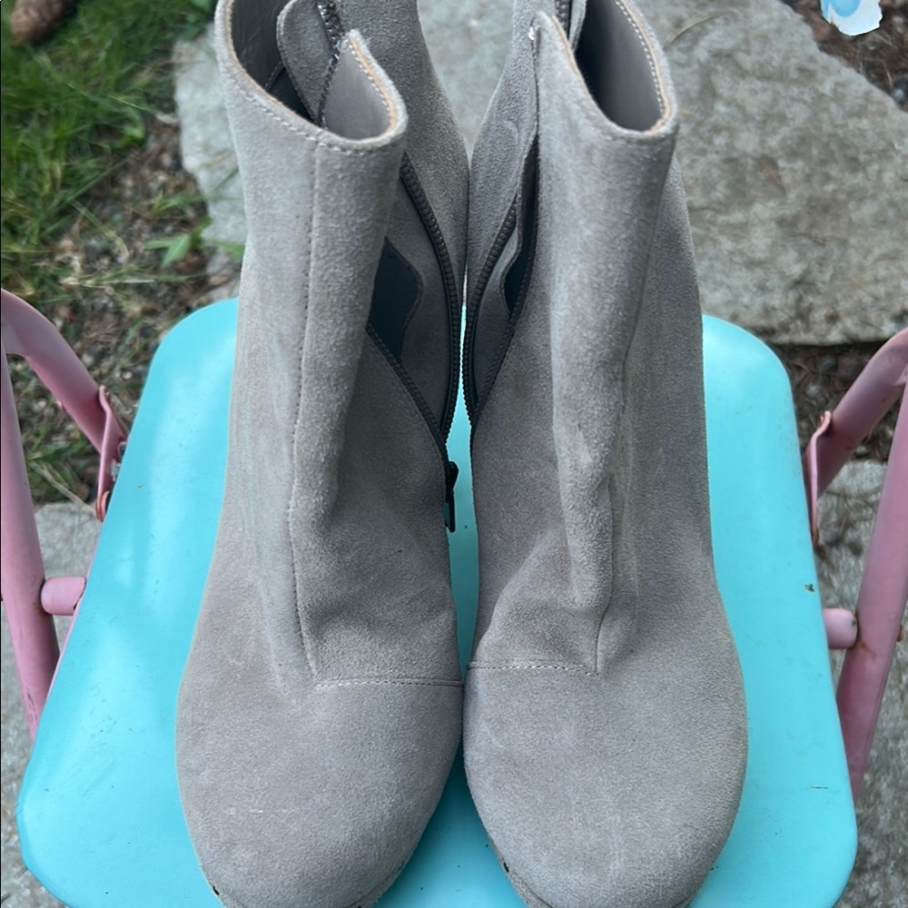Joey Gray Heeled Boots with Chunky Heel